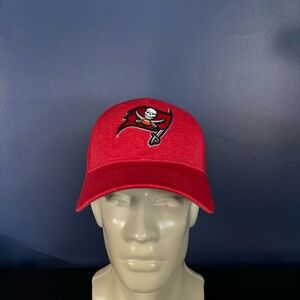Tampa Bay Buccaneers Hat New Era Fitted Small-Medium Red